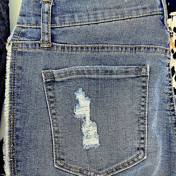 Jessica Simpson Shorts Size 28 Mika Distressed Best Friend NWOT - Picture 5 of 8